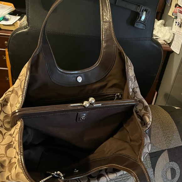 Coach shoulder purse - Picture 5 of 6